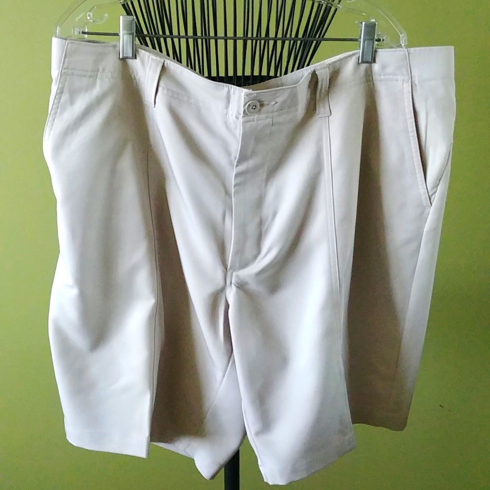 "C18 Haggar" SHORTS SIZE 40